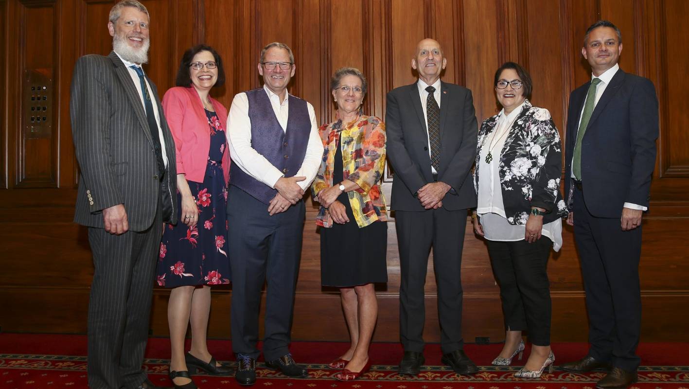 Climate Change Commission Committee members: Dr Rod Carr, Catherine Leining, Professor James Renwick, Professor Nicola Shadbolt, Dr Harry Clark and Lisa Tumahai pose with Minister for Climate Change James Shaw after the announcement.